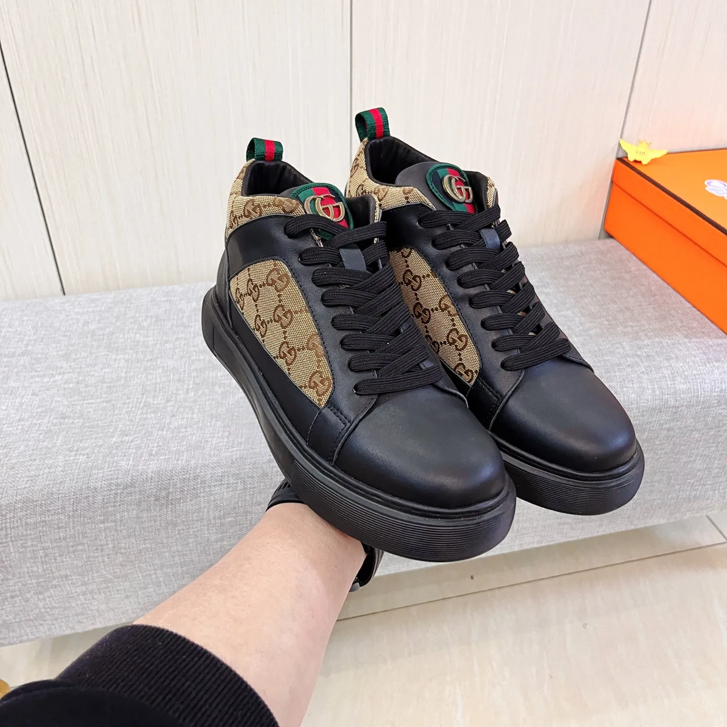 🚘🚘Factory batch 460💰[LV]🔥Louis Vuitton, a high-end men's shoe brand, official website 1:1 latest masterpiece: the upper is made of first-layer cowhide imported from Italy with a comfortable and breathable lining➕original non-slip and wear-resistant outsole🔥, making walking more convenient and comfortable! An exclusive new model, a stunning work, a beautiful 1:1 replica [color] compared to the official quality! Create a fashionable personality to set off your uniqueness! A must-have for trendy men! Classic 🔥Size: 38-44 Color: 🔥 2⃣️colors available🔥.